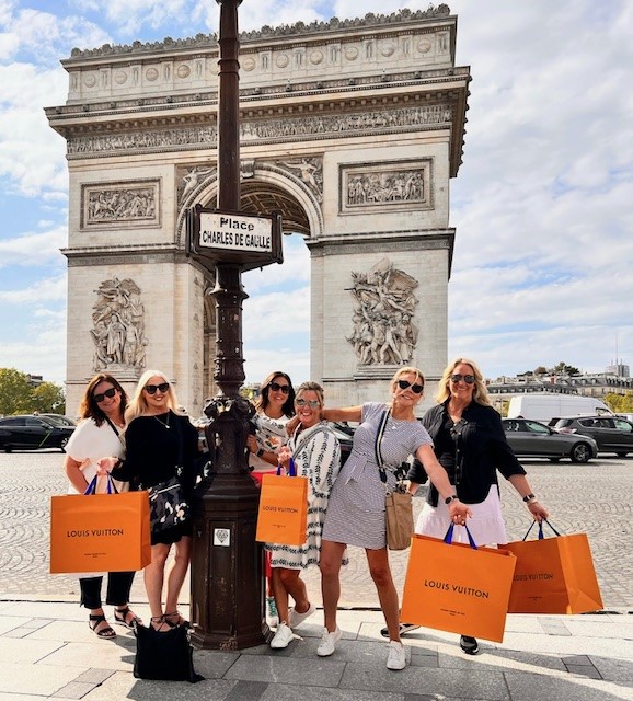 Friendship and shopping in Paris